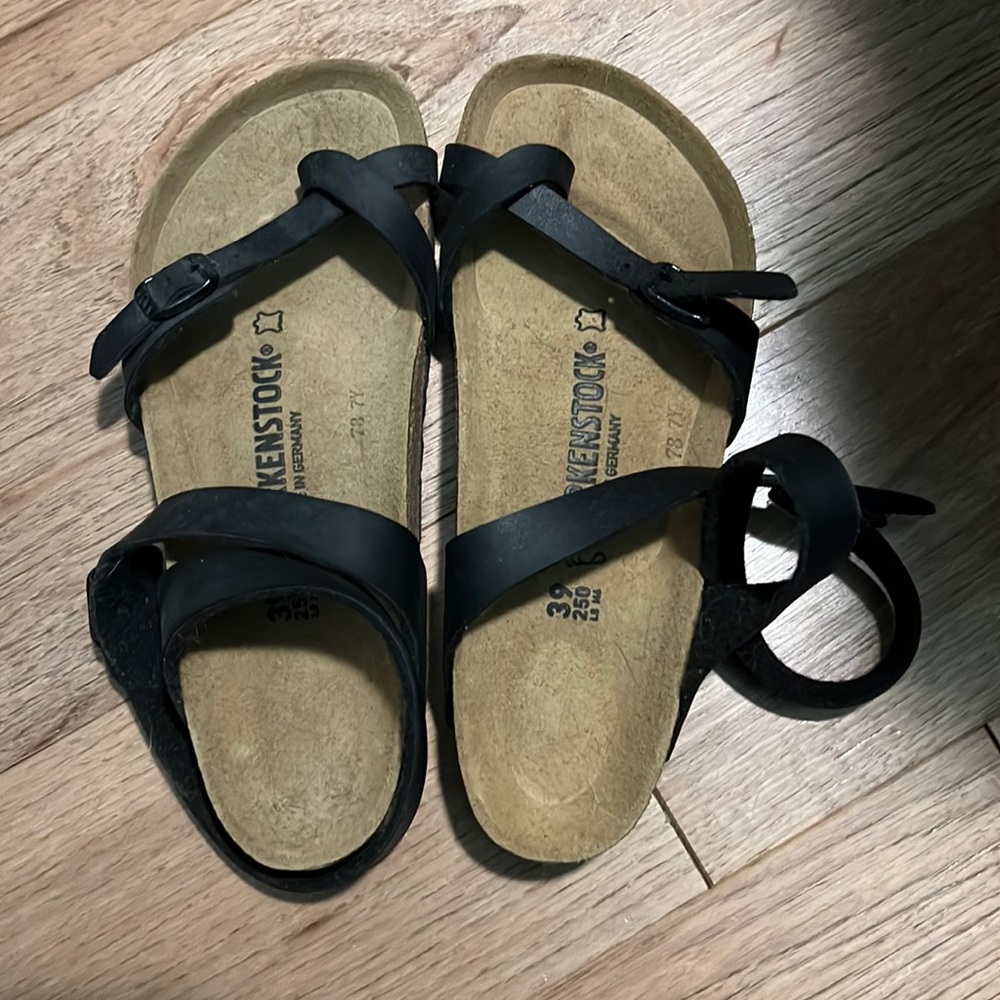 NWOT Birkenstock Yara Sandals Size 39
